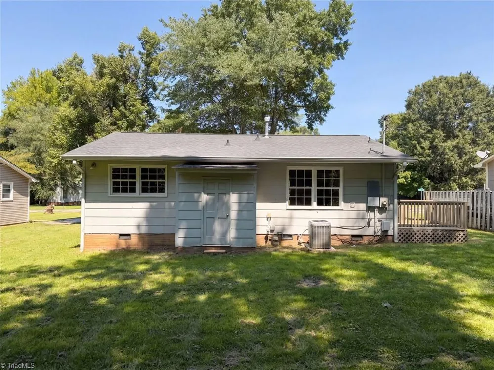 4154 Edgeware Road Winston-Salem, NC 27106