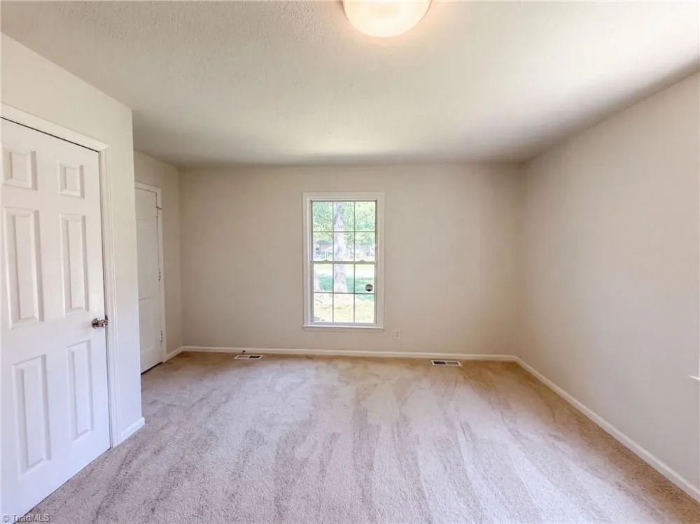 4154 Edgeware Road Winston-Salem, NC 27106