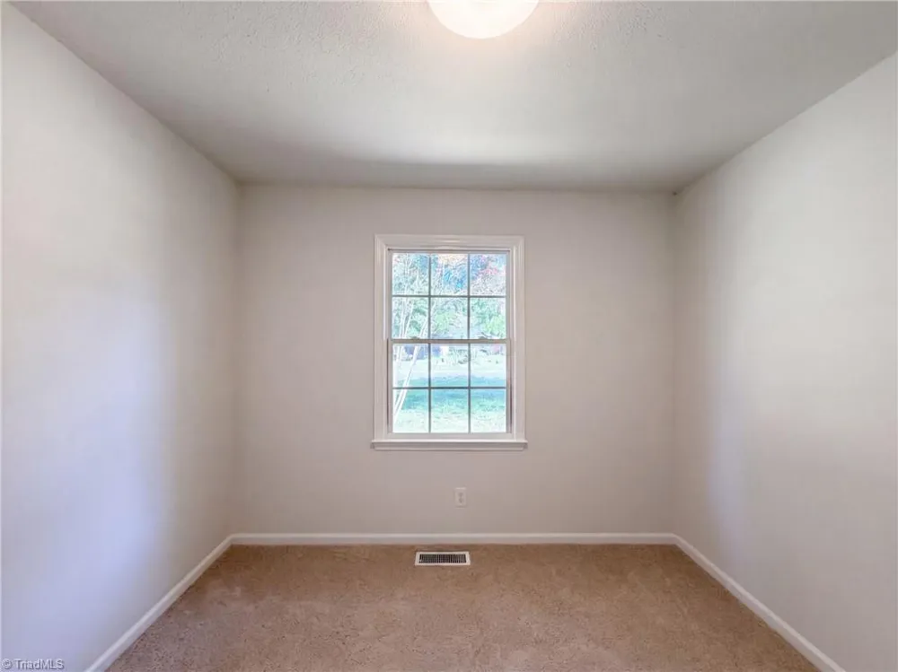 4154 Edgeware Road Winston-Salem, NC 27106