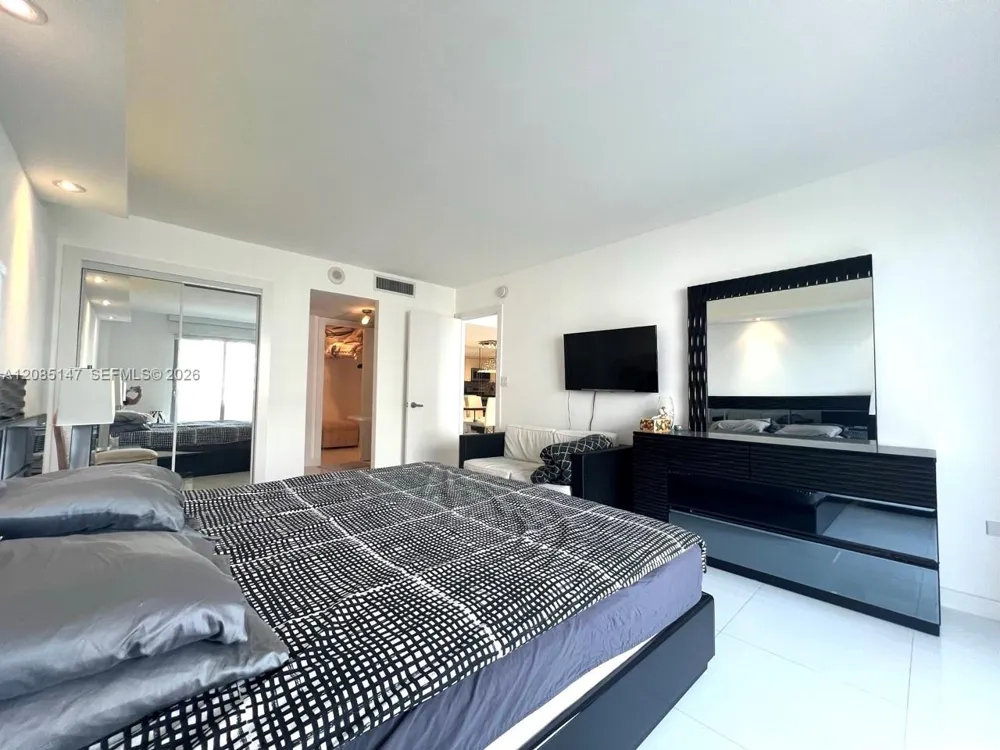5555 Collins Ave #9Y Miami Beach, FL 33140