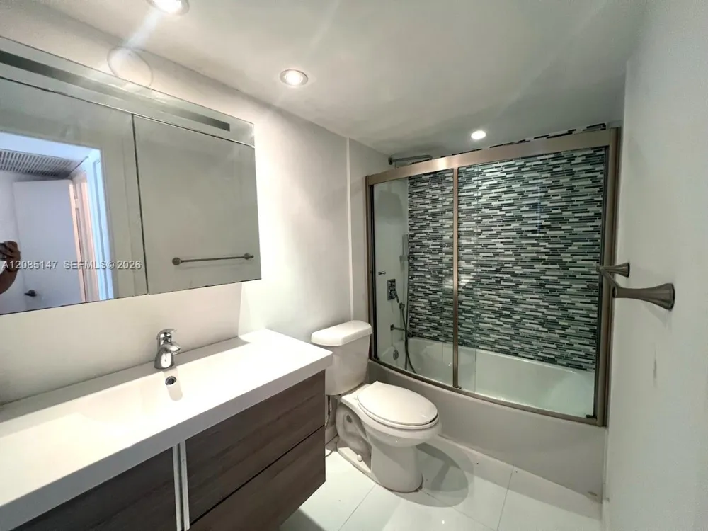 5555 Collins Ave #9Y Miami Beach, FL 33140