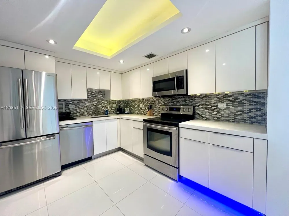 5555 Collins Ave #9Y Miami Beach, FL 33140