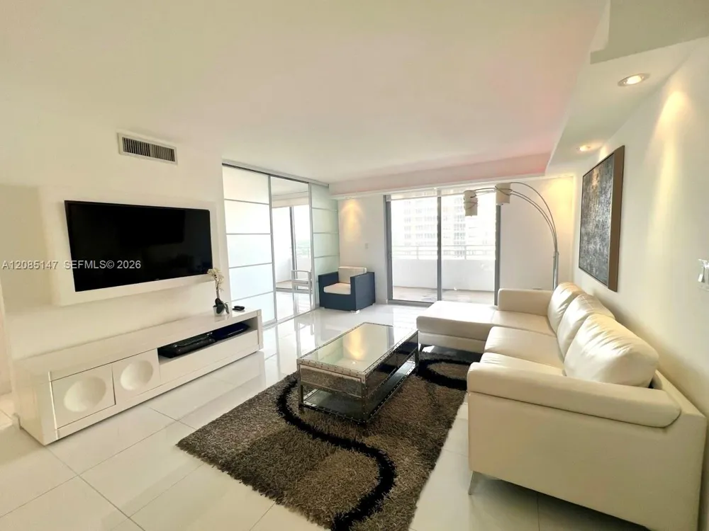 5555 Collins Ave #9Y Miami Beach, FL 33140