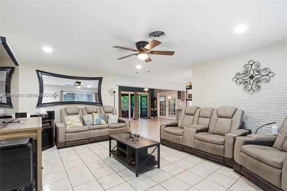 341 SW 54th Ave Plantation, FL 33317