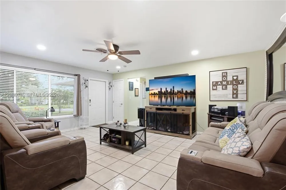 341 SW 54th Ave Plantation, FL 33317