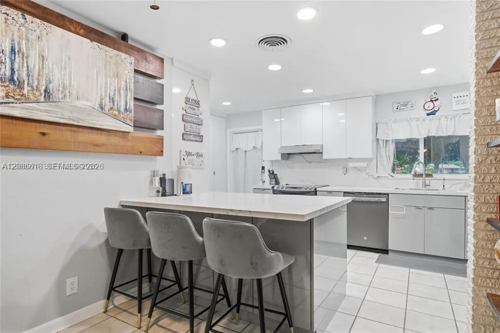 341 SW 54th Ave Plantation, FL 33317
