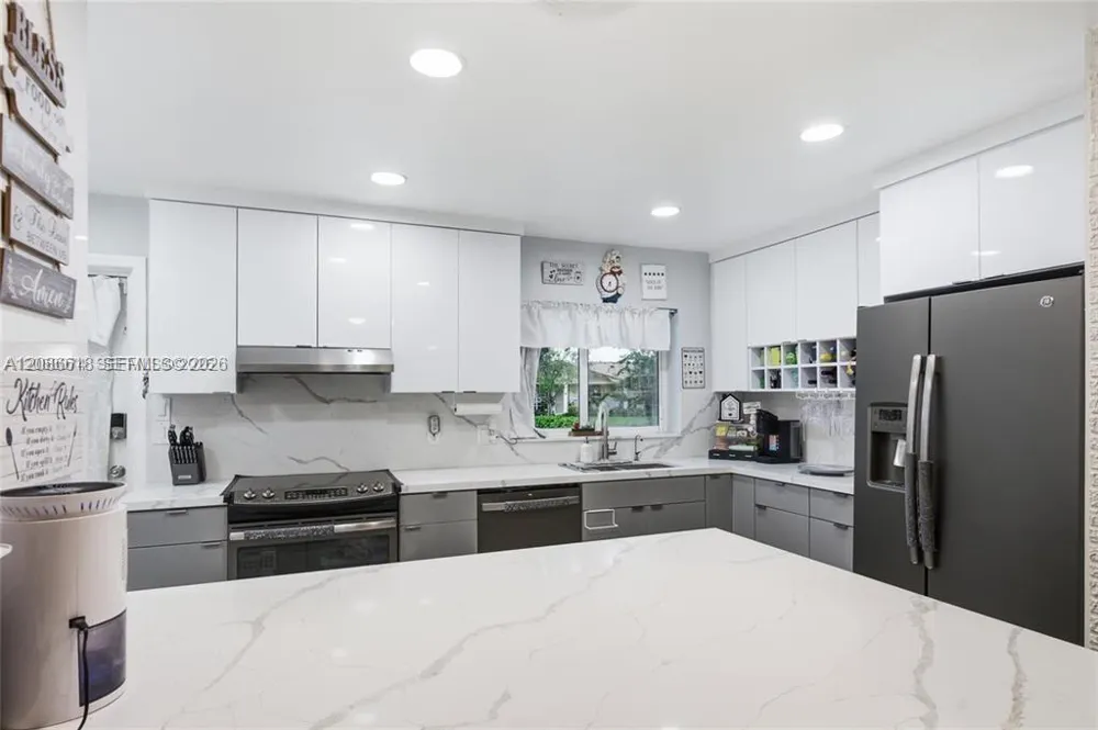 341 SW 54th Ave Plantation, FL 33317