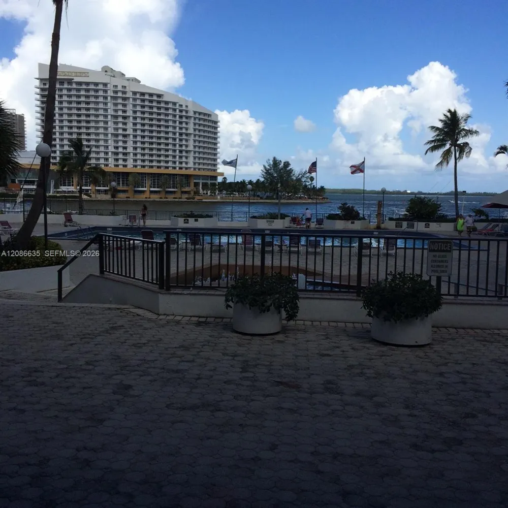 905 Brickell Bay Dr #1029 Miami, FL 33131