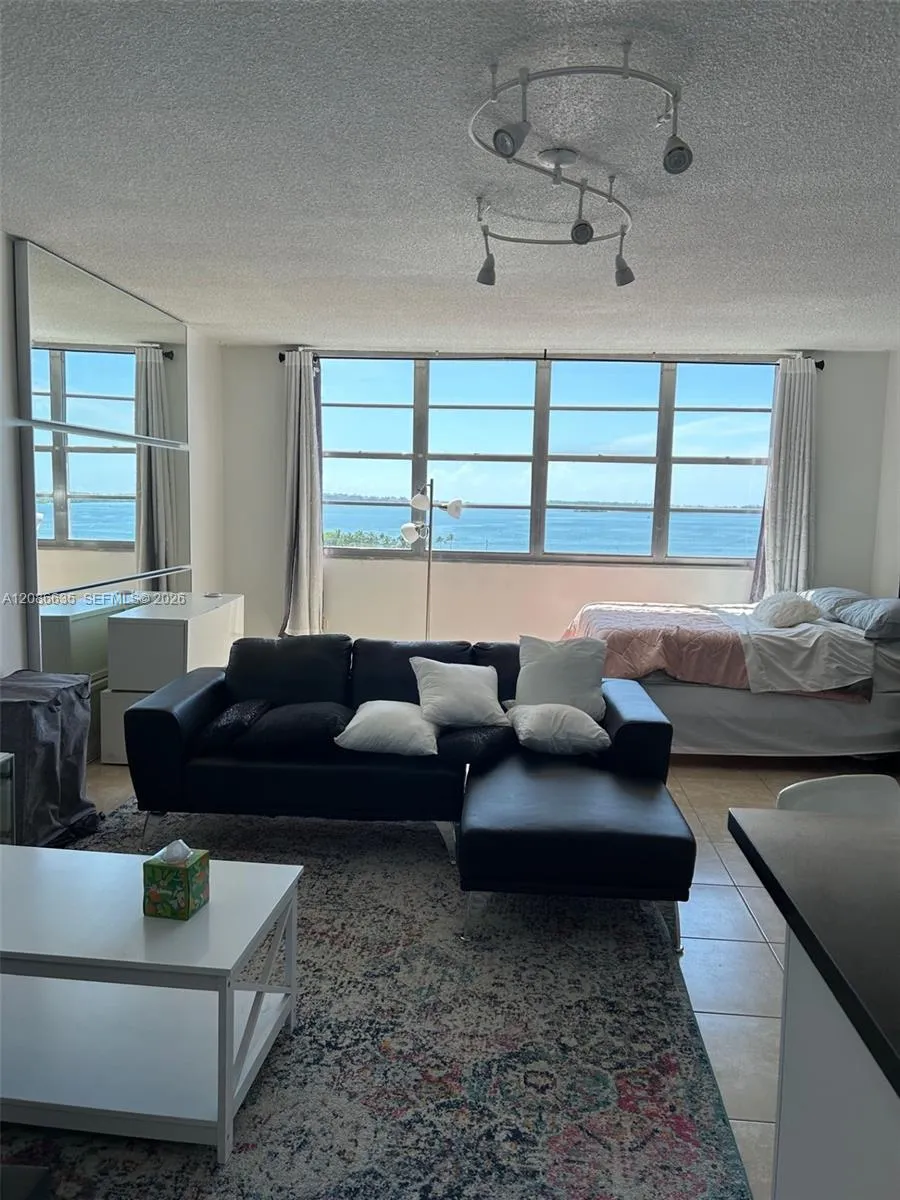 905 Brickell Bay Dr #1029 Miami, FL 33131