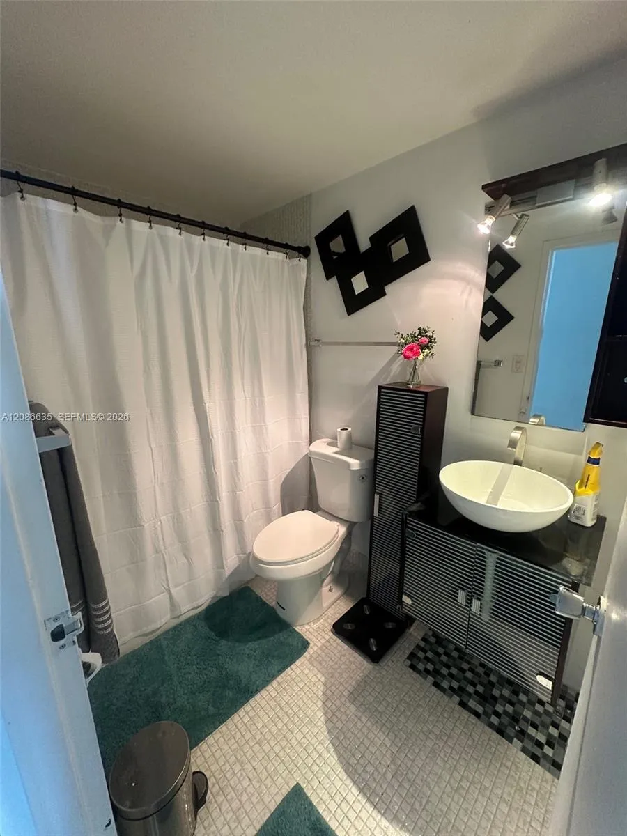 905 Brickell Bay Dr #1029 Miami, FL 33131