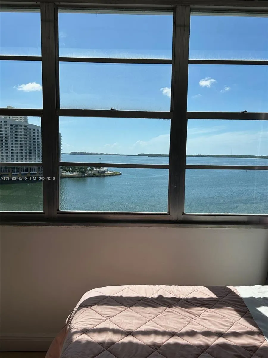 905 Brickell Bay Dr #1029 Miami, FL 33131