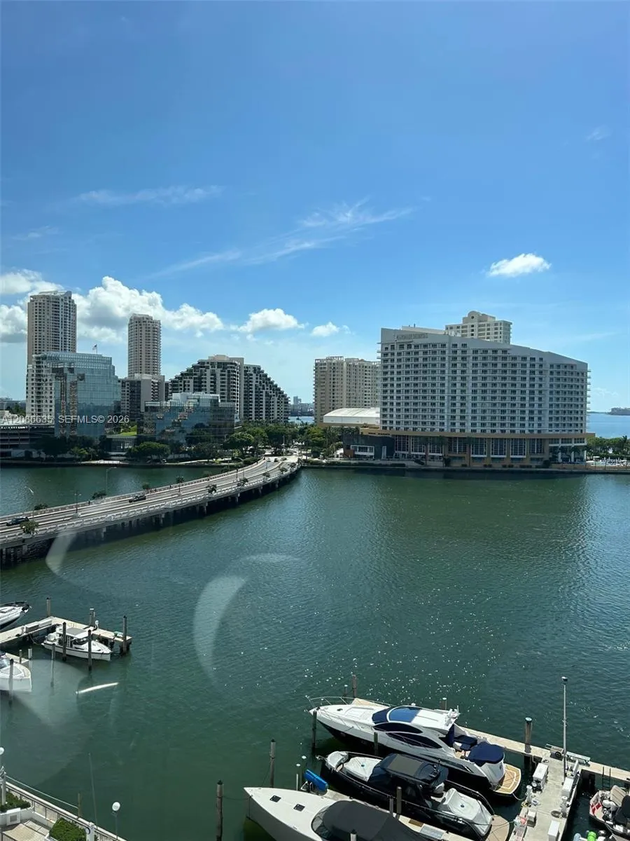 905 Brickell Bay Dr #1029 Miami, FL 33131