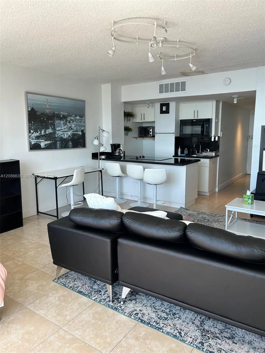905 Brickell Bay Dr #1029 Miami, FL 33131