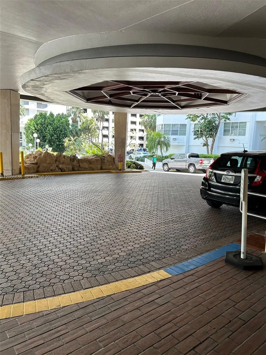 905 Brickell Bay Dr #1029 Miami, FL 33131