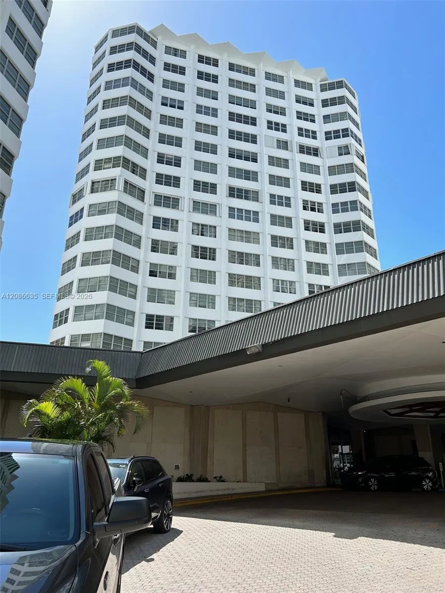 905 Brickell Bay Dr #1029 Miami, FL 33131