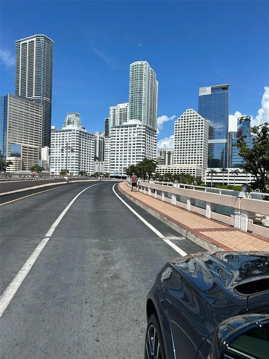 905 Brickell Bay Dr #1029 Miami, FL 33131