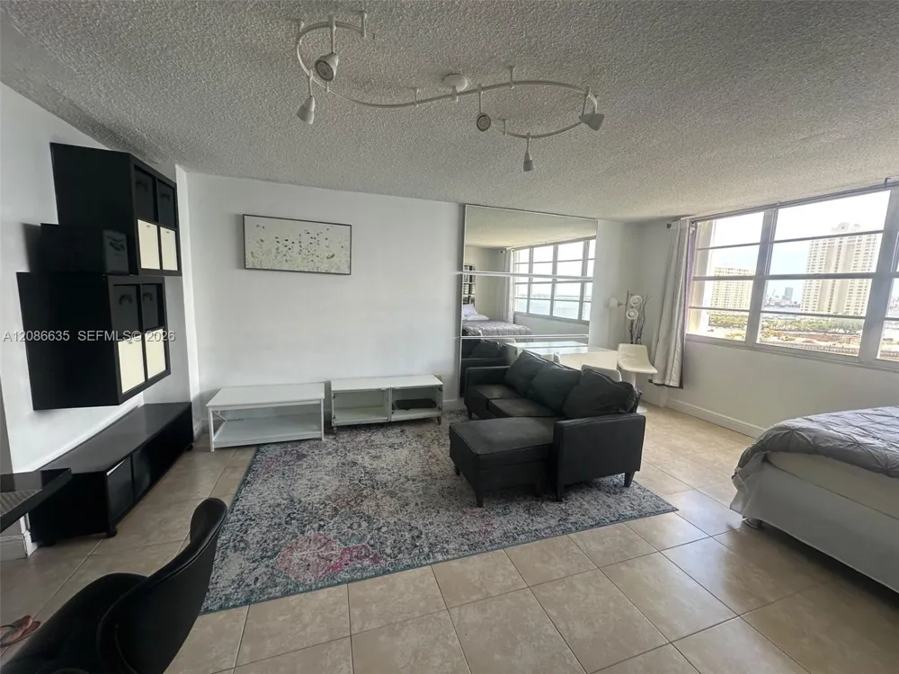 905 Brickell Bay Dr #1029 Miami, FL 33131