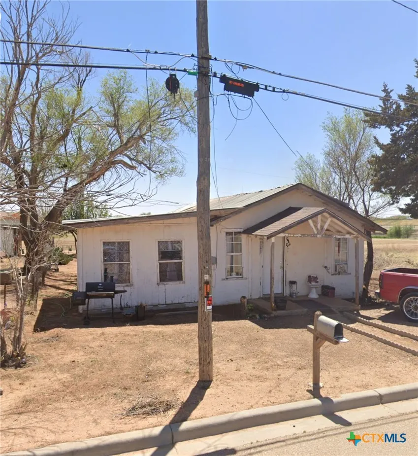 109 E 2nd Abernathy, TX 79311