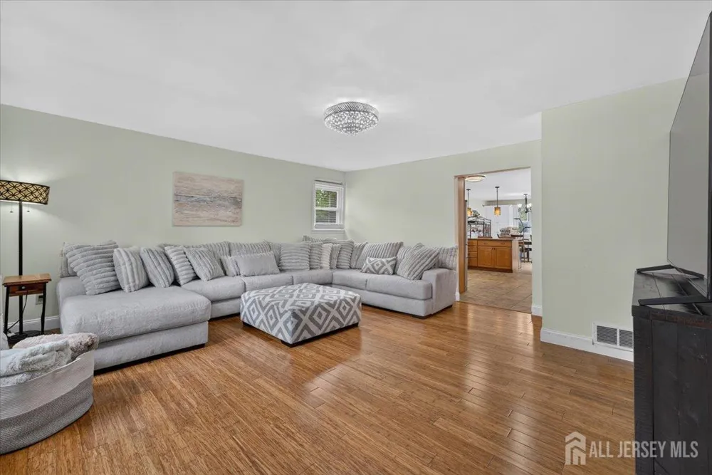 36 Sherwood Avenue East Brunswick, NJ 08816