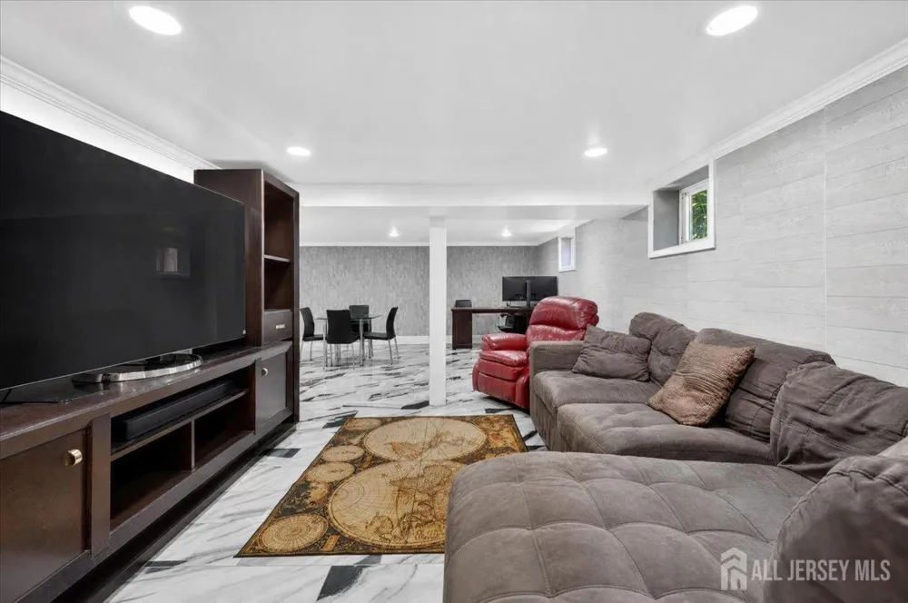 36 Sherwood Avenue East Brunswick, NJ 08816