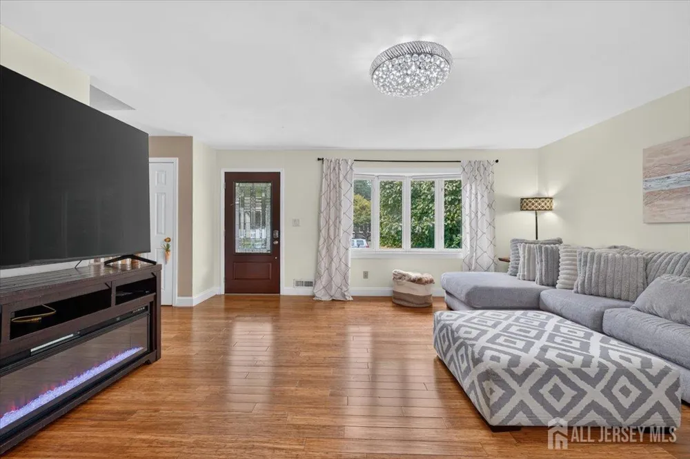 36 Sherwood Avenue East Brunswick, NJ 08816