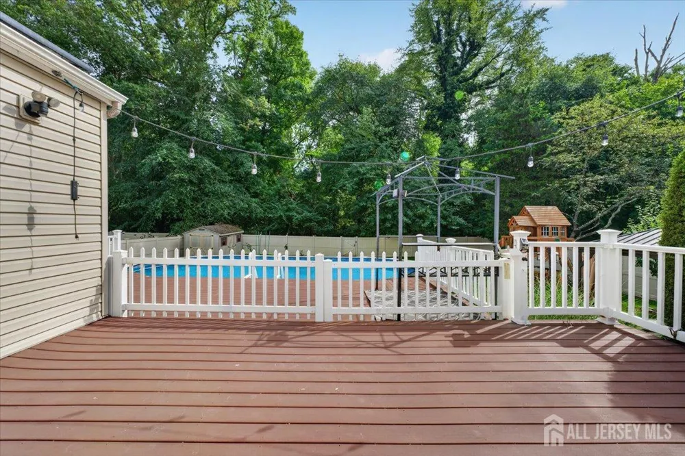 36 Sherwood Avenue East Brunswick, NJ 08816