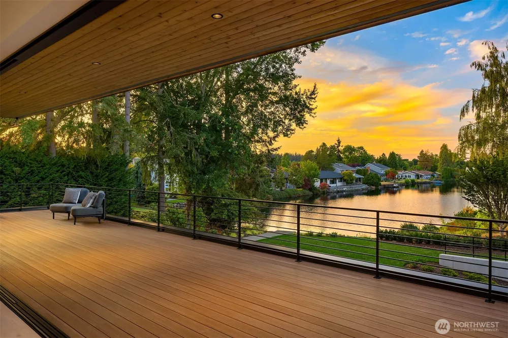 8528 NE 13th Street Clyde Hill, WA 98004