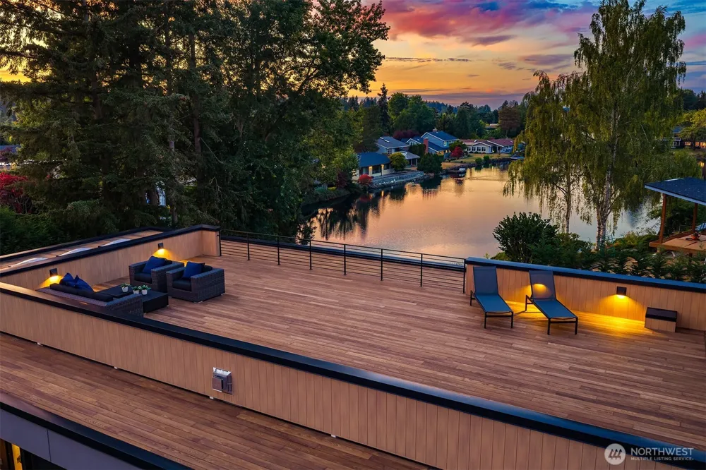 8528 NE 13th Street Clyde Hill, WA 98004