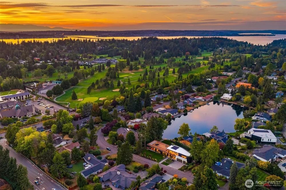 8528 NE 13th Street Clyde Hill, WA 98004