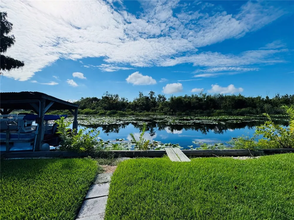 28100 LOIS DRIVE Tavares, FL 32778