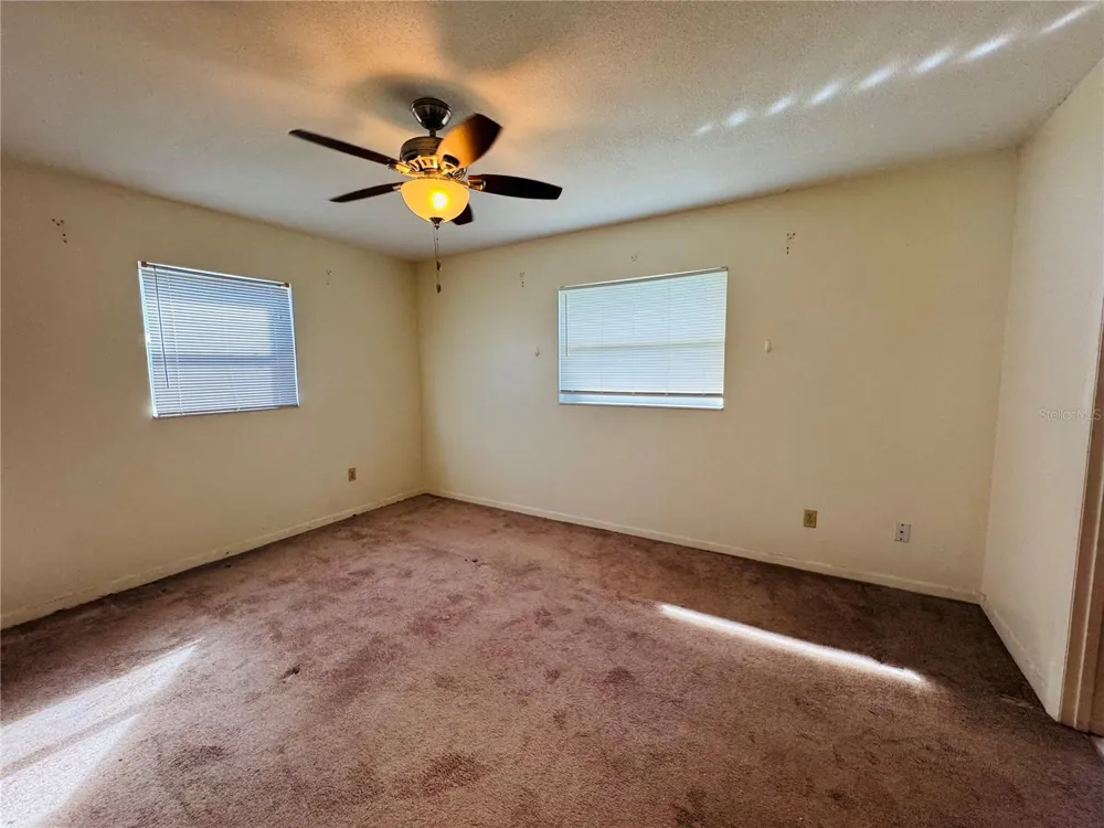 28100 LOIS DRIVE Tavares, FL 32778