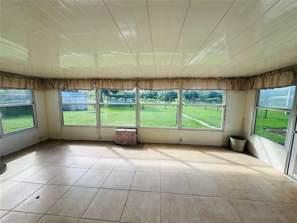 28100 LOIS DRIVE Tavares, FL 32778
