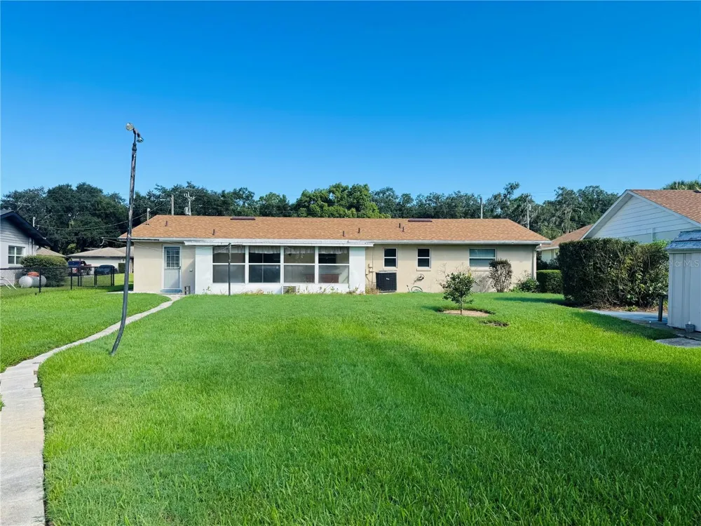 28100 LOIS DRIVE Tavares, FL 32778