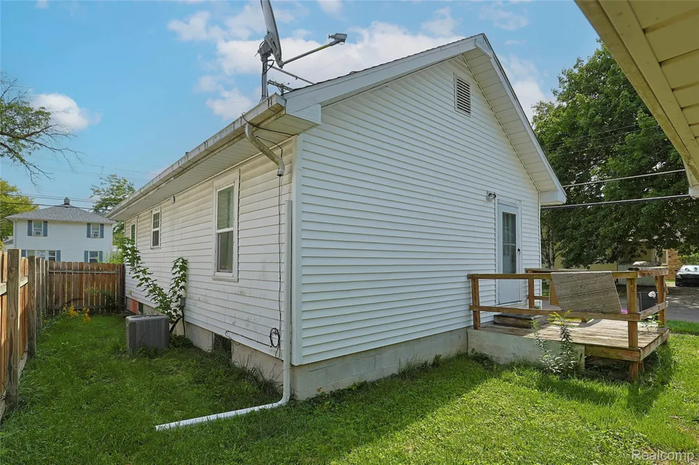 2301 Avon Street Saginaw City, MI 48602