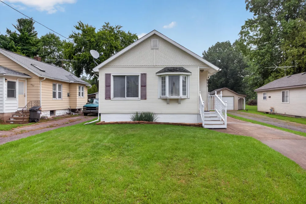 531 7th Street Leoni Township, MI 49254