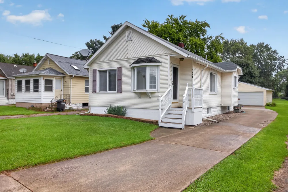 531 7th Street Leoni Township, MI 49254