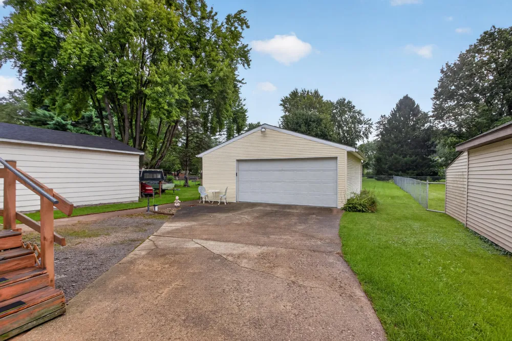 531 7th Street Leoni Township, MI 49254