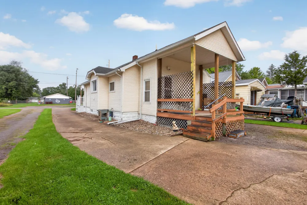 531 7th Street Leoni Township, MI 49254