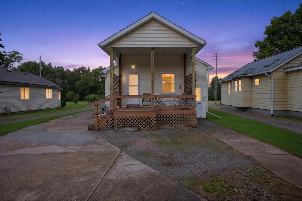 531 7th Street Leoni Township, MI 49254