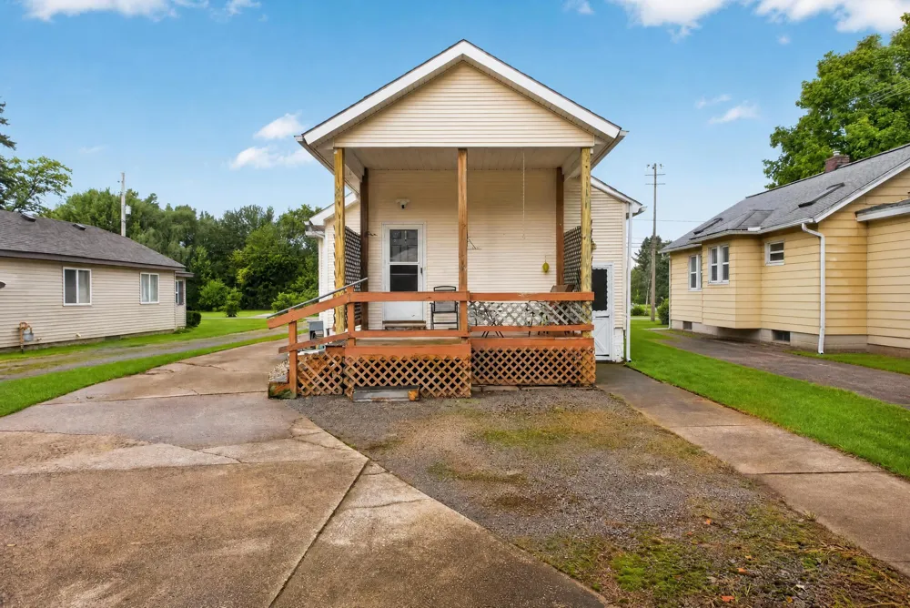 531 7th Street Leoni Township, MI 49254