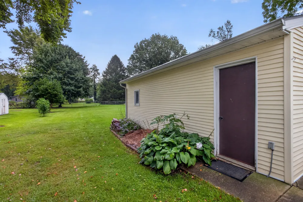531 7th Street Leoni Township, MI 49254
