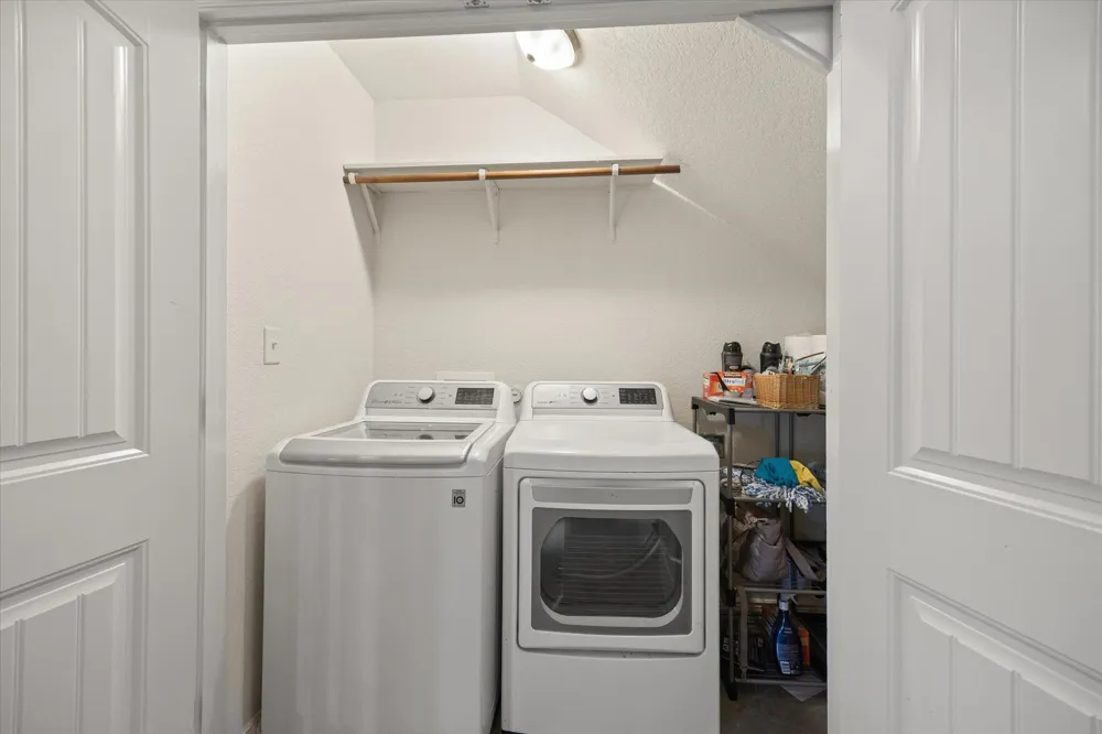 1004 W Apache Trail Granbury, TX 76048