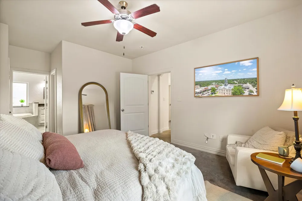 1004 W Apache Trail Granbury, TX 76048
