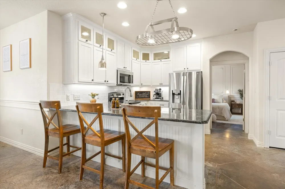 1004 W Apache Trail Granbury, TX 76048