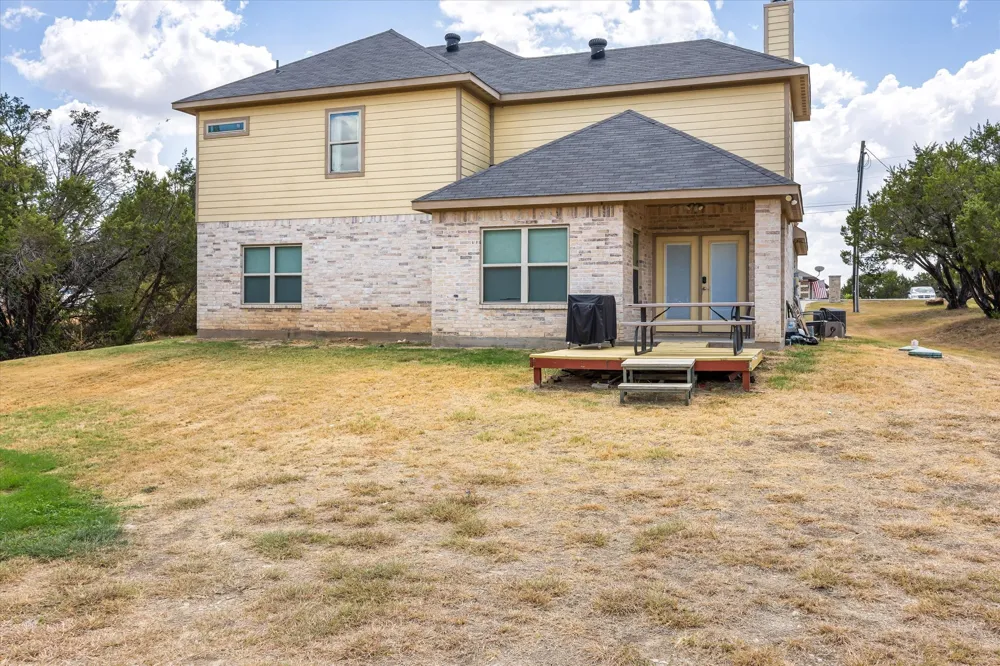 1004 W Apache Trail Granbury, TX 76048