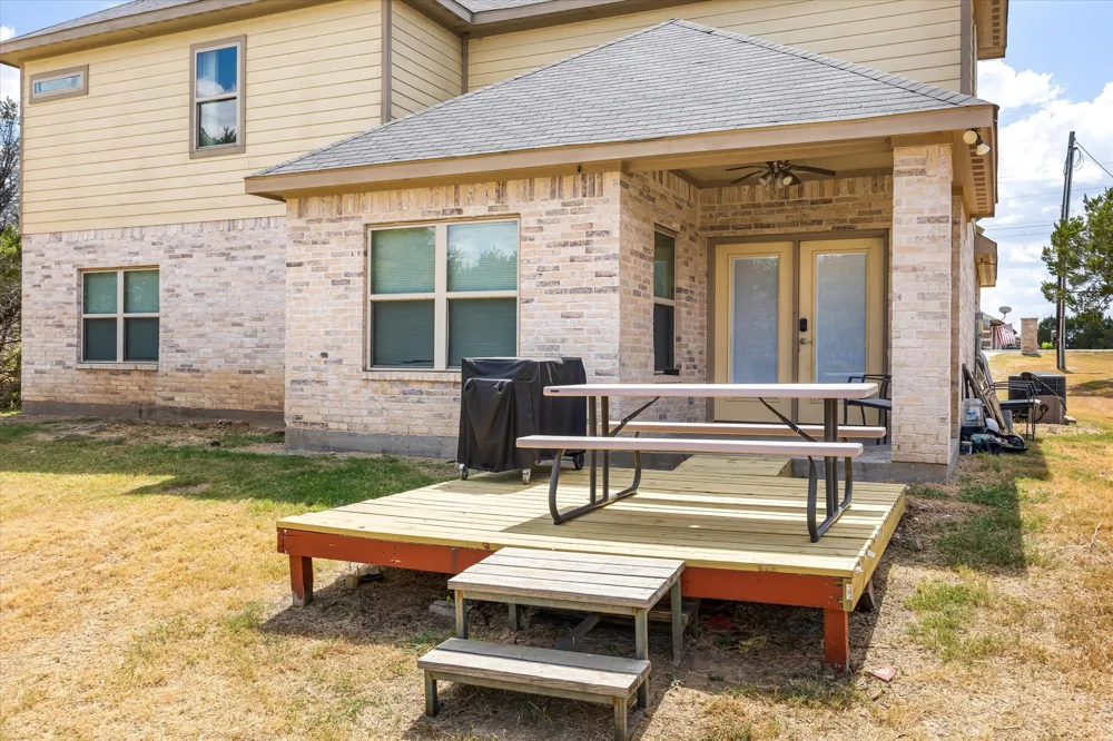 1004 W Apache Trail Granbury, TX 76048