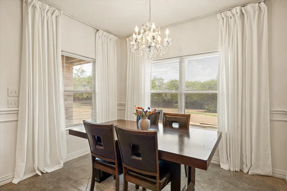 1004 W Apache Trail Granbury, TX 76048