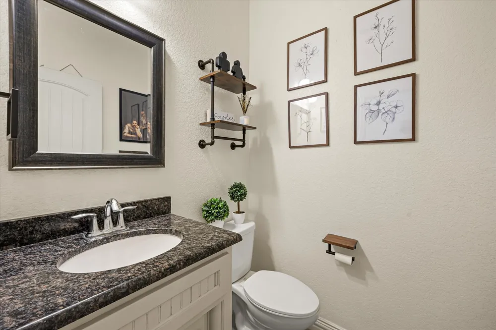 1004 W Apache Trail Granbury, TX 76048