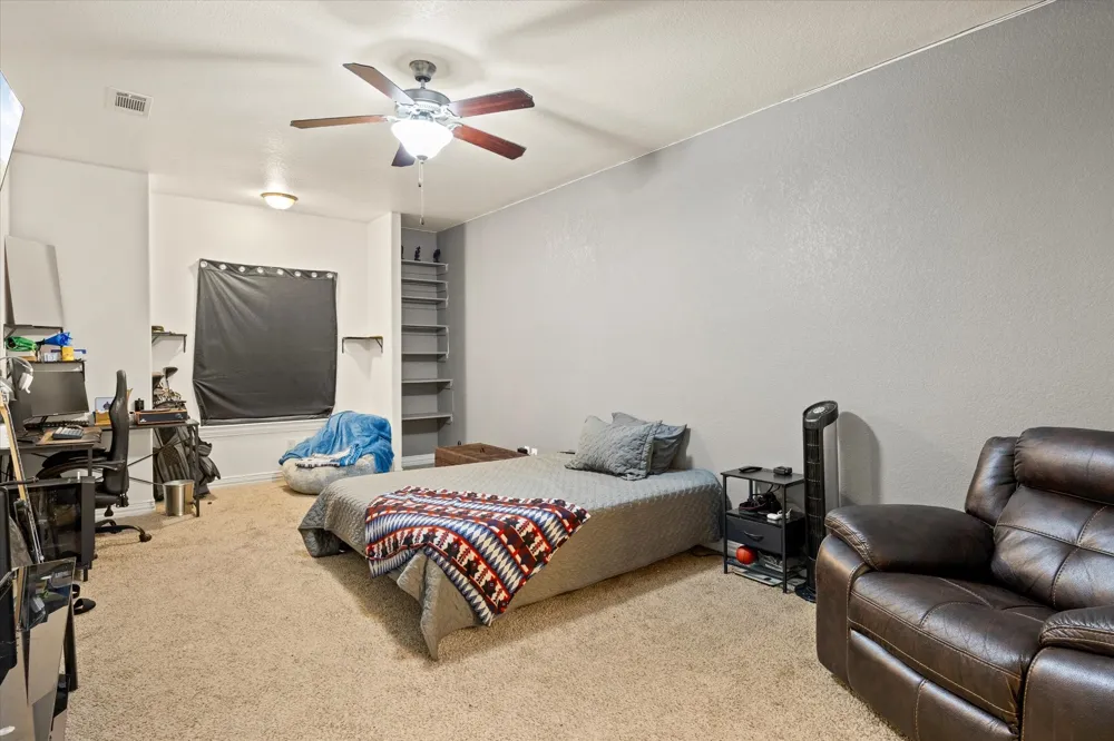 1004 W Apache Trail Granbury, TX 76048