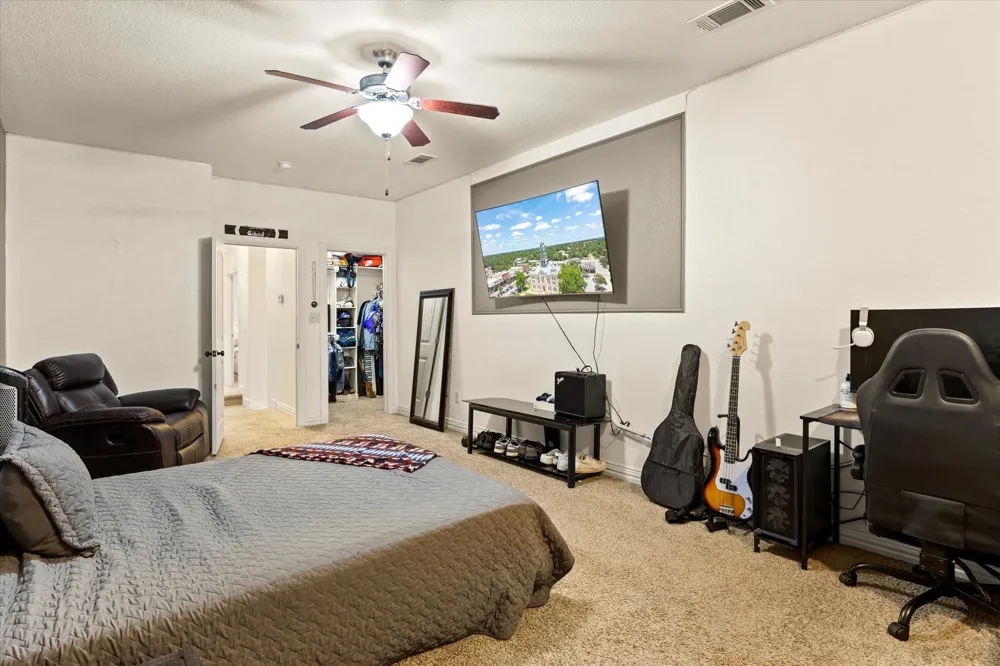 1004 W Apache Trail Granbury, TX 76048